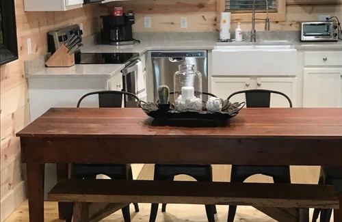Mentone House | $149 Aug MidWeek SALE+Brow+2 KingSuites+HotTub+Pet+GR8Coffee