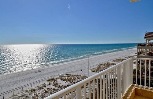 Crystal Beach Condo | 149 m² Condo ∙ 3 bedrooms ∙ 9 guests