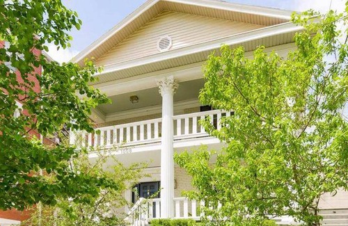 South Hyde Park House | 149 m² House ∙ 4 bedrooms ∙ 8 guests
