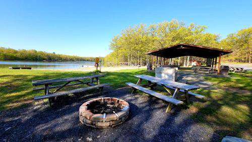 Pocono Mountain Lake House | 149 m² House ∙ 3 bedrooms ∙ 8 guests