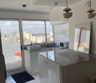 Quartier du Palais Apartment | 14eme et der étage "Arty" avec 2 chambres et vue panoramique !