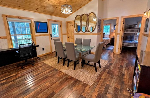 Easton House | 14EV Newly custom built Coventry home on 3 acre private lot near Cannon, Franconia