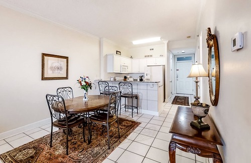 Gulf Shores Condo | 14th-floor family-friendly Gulf-front condo with balcony, hot tub, pool, & AC