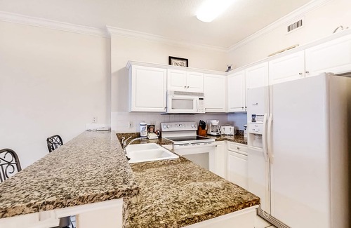 Gulf Shores Condo | 14th-floor family-friendly Gulf-front condo with balcony, hot tub, pool, & AC