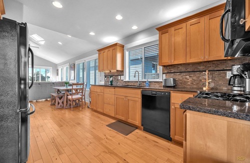 Lincoln City Condo | 14th & Sunset - Walk to Beach!