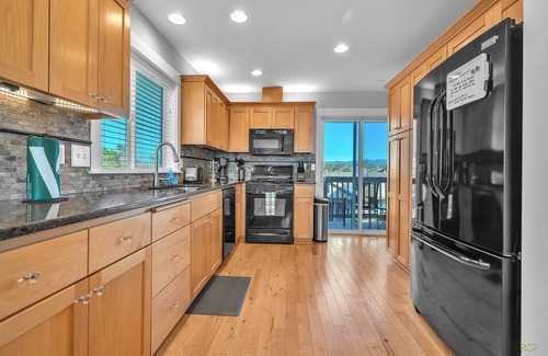 Lincoln City Condo | 14th & Sunset - Walk to Beach!