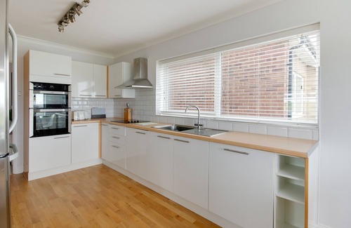 East Runton House | 15 Clifton Park - Three Bedroom House, Sleeps 6