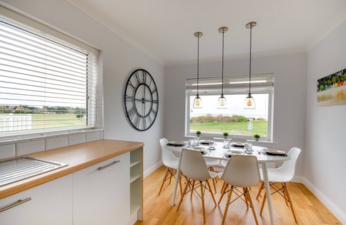 East Runton House | 15 Clifton Park - Three Bedroom House, Sleeps 6