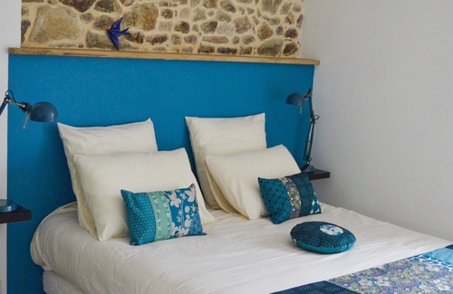 Sains Bed & Breakfast | 15 kms from Mont Saint Michel Hortensia room for 2 people