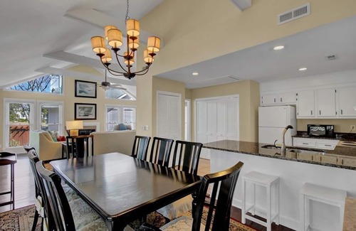Isle of Palms House | 15 Lake Village Lane by AvantStay | Golf Course & Lagoon Views