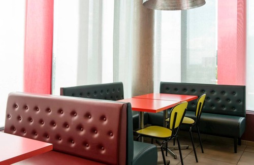 Colombier-Saugnieu Hotel | 15 m² Hotel ∙ 10 guests