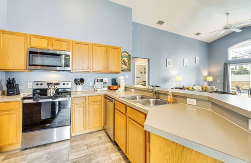 Tivoli Manor House | 15 Mi to Disney: Home w/Pool & Lanai in Davenport