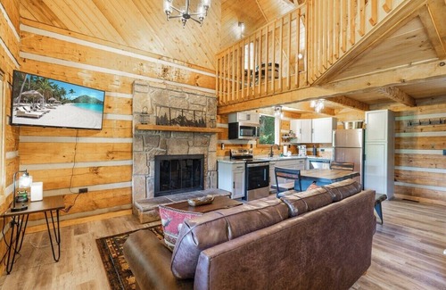 Pittman Center Cabin | 15 Min 2 DwTn Gatlinburg/By Park