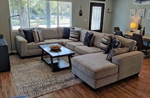 Palmetto House | 15 min Bradenton beach, new remodel sleeps 8