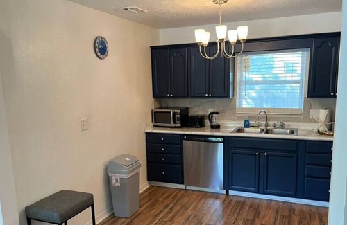 Palmetto House | 15 min Bradenton beach, new remodel sleeps 8
