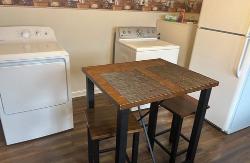 Knifley House | 15 min from Green River Lake. Walking street next door. 5 minutes from GRWMA