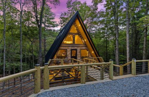 Morganton House | 15 min to Town Creekside Hot Tub Fire Pit