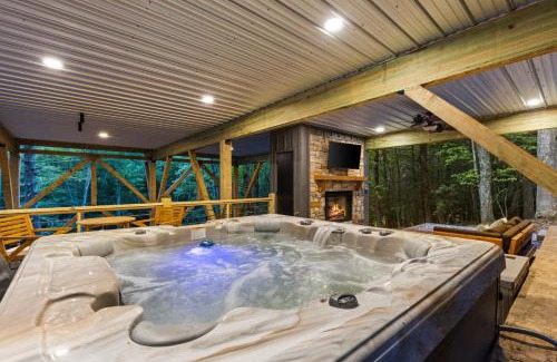 Morganton House | 15 min to Town Creekside Hot Tub Fire Pit