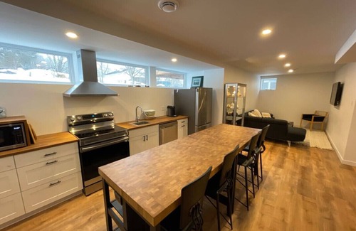 Chelsea Apartment | 15 mins to DT Ottawa in Chelsea. Minutes to Nordik