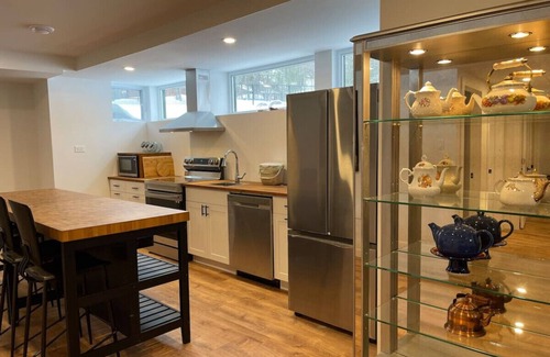 Chelsea Apartment | 15 mins to DT Ottawa in Chelsea. Minutes to Nordik