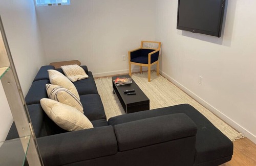Chelsea Apartment | 15 mins to DT Ottawa in Chelsea. Minutes to Nordik