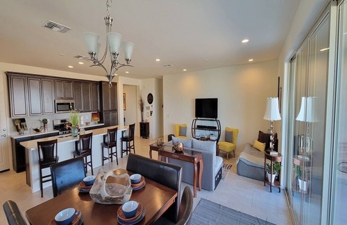 Tolleson House | 🌟 15-mins to Super Bowl 🏈 ‼️ Family-sized house w/fire pit.