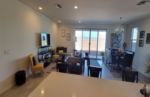 Tolleson House | 🌟 15-mins to Super Bowl 🏈 ‼️ Family-sized house w/fire pit.
