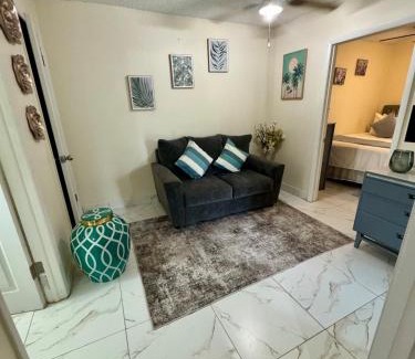 Leeward Settlement Apartment | 15 mins walk to restaurants and beach