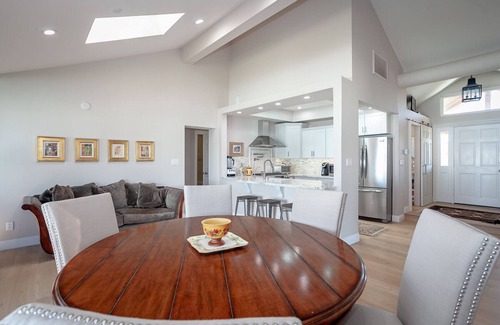 Lancaster House | 15 minutes from Town. (Walmart, major grocery, restaurants, etc.)