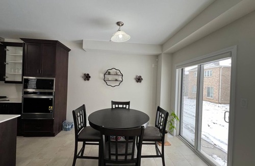 Thorold House | 15 Minutes to Niagara falls! Cozy family oriented home.