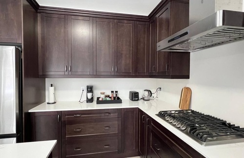 Thorold House | 15 Minutes to Niagara falls! Cozy family oriented home.