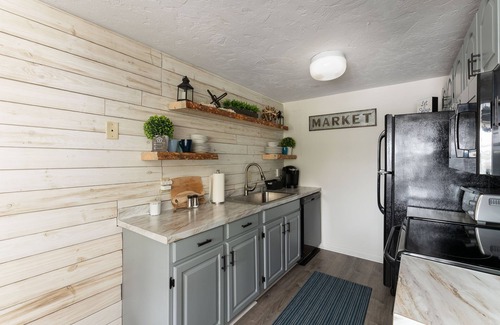 Bristol Condo | 15 Minutes to Ragged Mtn and Gorgeous Views of Mt. Cardigan and Newfound Lake!