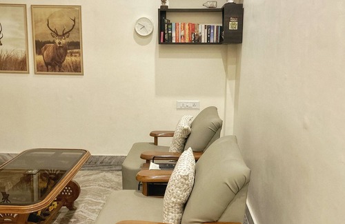 Haridwar Bed & Breakfast | 15 minutes to the Harkipauri! Manstays 3 bedroom condo with Balcony & parking!