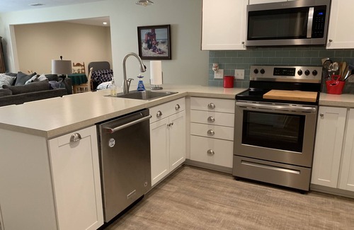 Saugatuck Apartment | 15 MINUTES WALK TO DOWNTOWN SAUGATUCK MI LOCATED ON QUIET DEADEND STREET APARTME