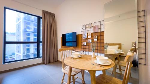 Sungai Penchala Apartment | 15 Mossaz Muji 2 Queen Bed By Light House