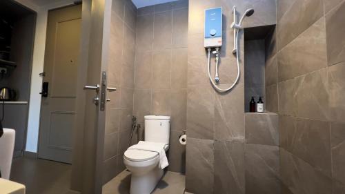 Sungai Penchala Apartment | 15 Mossaz Muji 2 Queen Bed By Light House