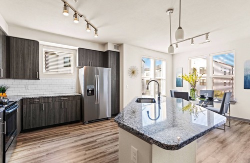 Far North Central Apartment | 15% OFF 2BD Apt, Pool, HWY1604, Hill country - San Antonio