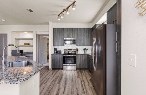 Far North Central Apartment | 15% OFF 2BD Apt, Pool, HWY1604, Hill country - San Antonio