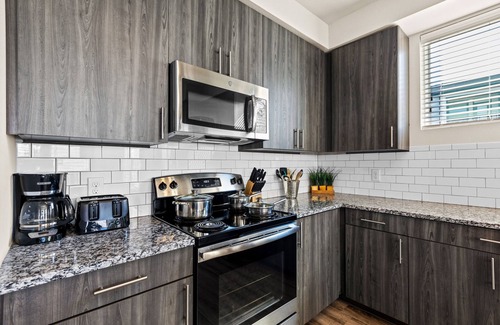 Far North Central Apartment | 15% OFF 2BD Apt, Pool, HWY1604, Hill country - San Antonio