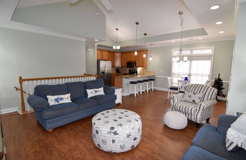 North Myrtle Beach House | 15% off 3-7 nights thru Aug. 5. 4 bedroom home. Short walk to beach. Comm Pool