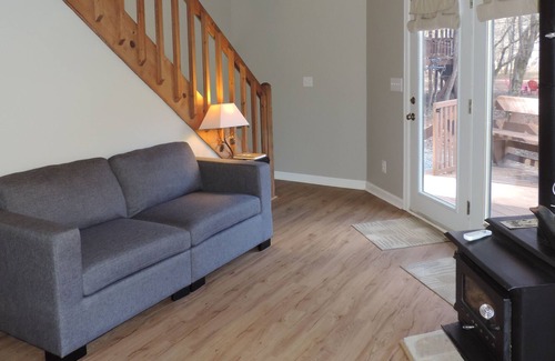 Ellijay Cabin | 15% OFF Feb- Mar 2 Bedroom River Cabin - Loft, Fire Pit, and Wi-Fi. Sleeps 6.