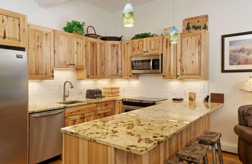 Snowmass Village Condo | 15% Off for Fall Savings! Stay 3 Nights Now thru Nov 19