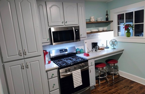 Covington House | 15% OFF Jan thru Mar 2025! NEW Monthly Rental! Charming, Cozy, Renovated Cottage