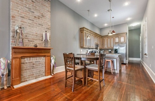 Faubourg Lafayette House | 15% OFF Monthly | 10% OFF Weekly-Hosteeva | 2BR Double Steps to St. Charles Ave.