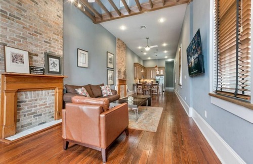 Faubourg Lafayette House | 15% OFF Monthly | 10% OFF Weekly-Hosteeva | 2BR Double Steps to St. Charles Ave.