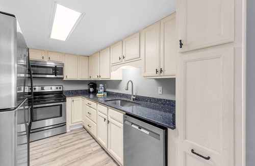 Surfside Beach Condo | *15% Off New Bookings for Stays through 2025*
