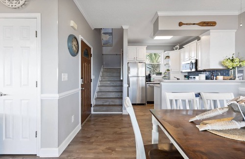 Surfside Beach House | *15% Off New Bookings for Stays through 2025*