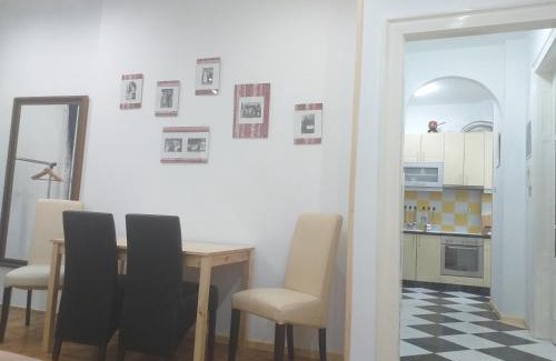 Stari Grad Hostel | 15 PERCENT OFF UNTIL 30TH OF SEPTEMBER Authentic Belgrade Centre Hostel - Only Private Rooms, Paid Parking on-site, Mandatory Reservation