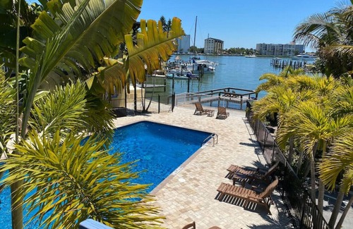 Bay Esplanade Apartment | 15 · Surf n Sand Studio Apartment by the Water 15