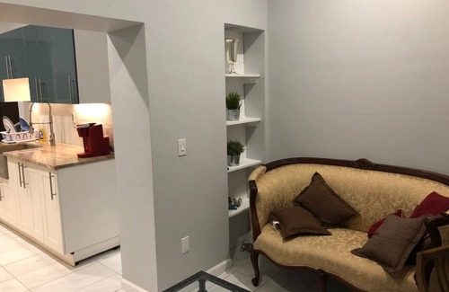 Spruce Hill House | 15 Under 1 Roof. Luxury. University City. Friends & Family Gatherings.